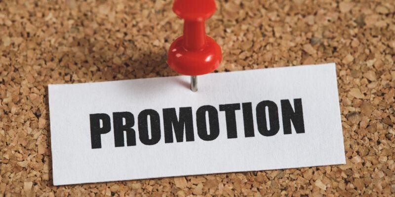 Đập hộp nhận quà hấp dẫn bằng hiện vật